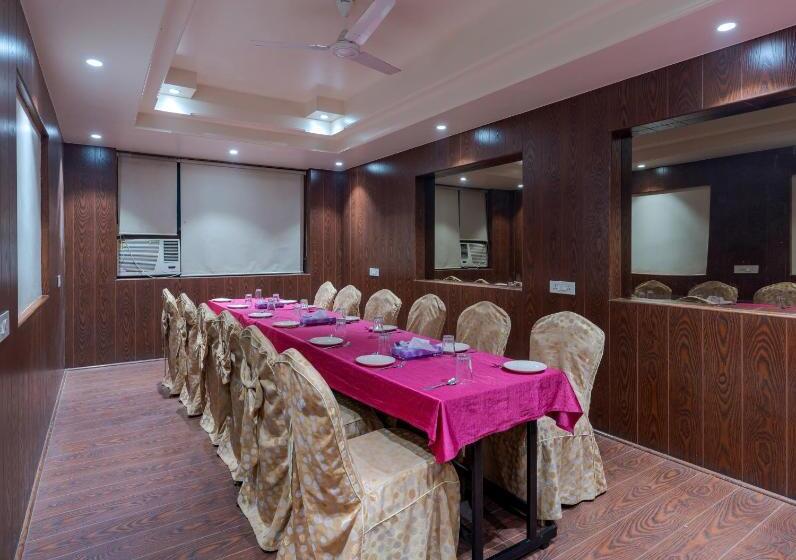 فندق Surya Executive 3 Star