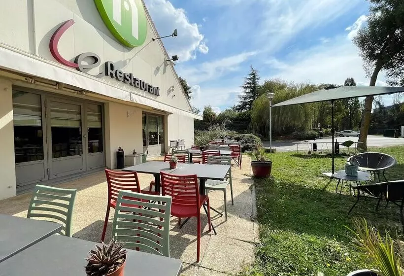 هتل Campanile Villejust Za Courtaboeuf