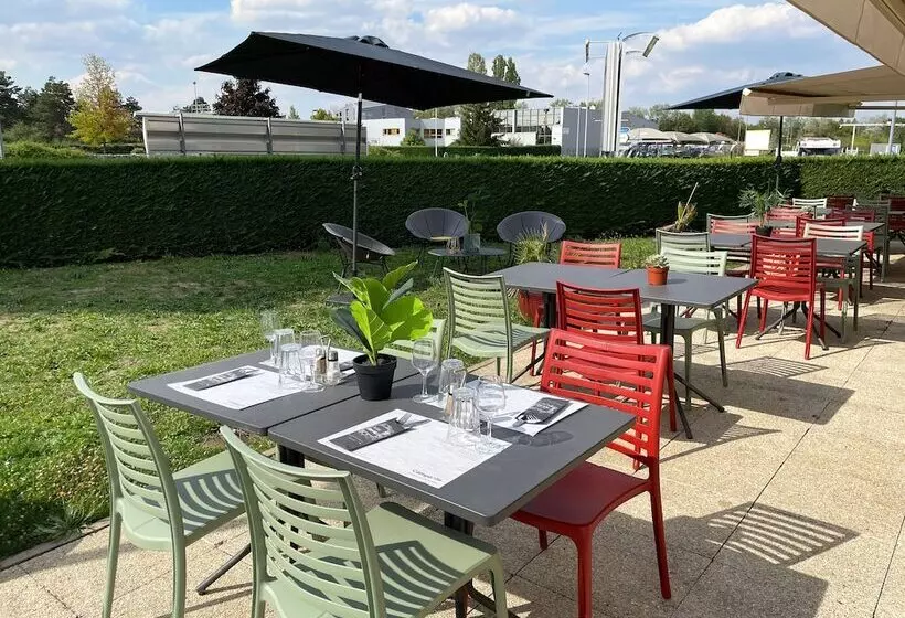 هتل Campanile Villejust Za Courtaboeuf