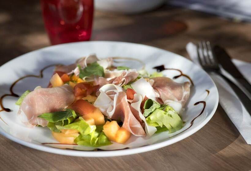 هتل Campanile Villejust Za Courtaboeuf