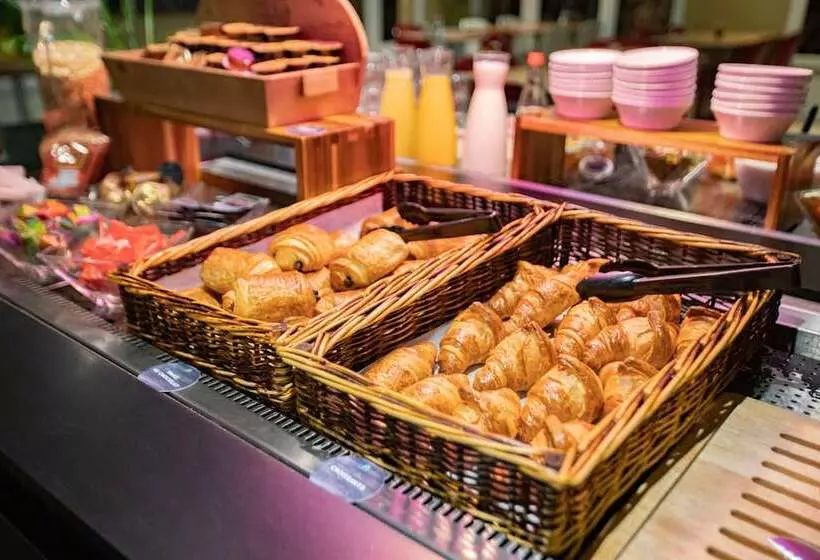 هتل Campanile Villejust Za Courtaboeuf