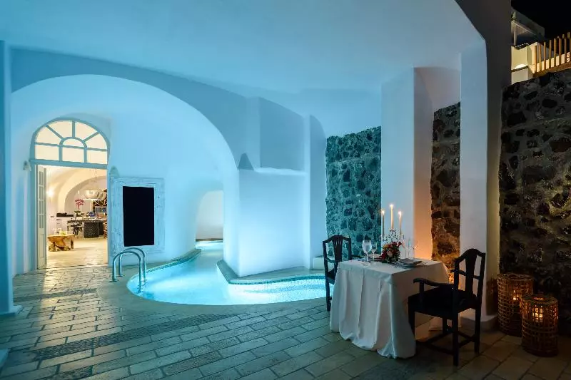 هتل Nefeles Luxury Suites