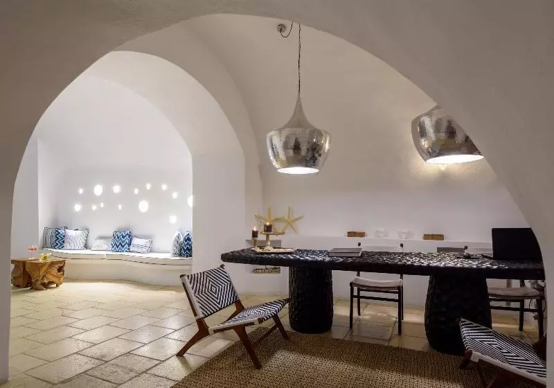 هتل Nefeles Luxury Suites