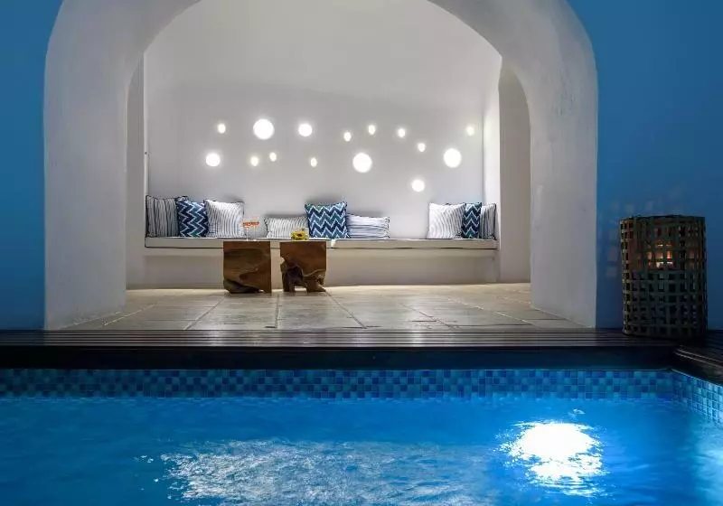 هتل Nefeles Luxury Suites