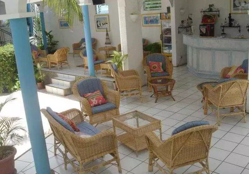 هتل Oasis Beach Club