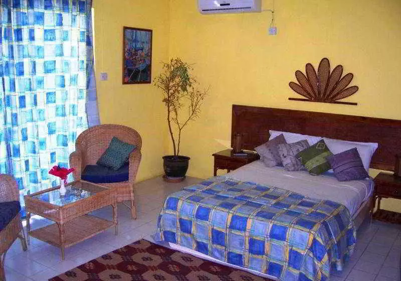 هتل Oasis Beach Club