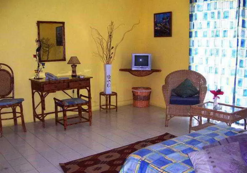 هتل Oasis Beach Club