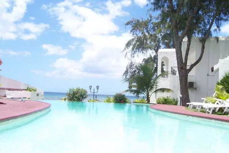 هتل Oasis Beach Club