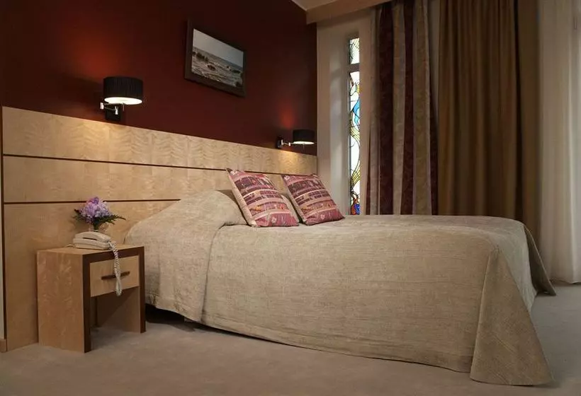 Royal Square Hotel & Suites