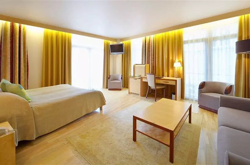 Royal Square Hotel & Suites