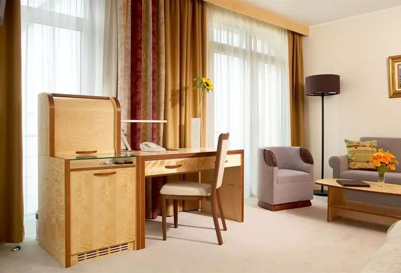 Royal Square Hotel & Suites