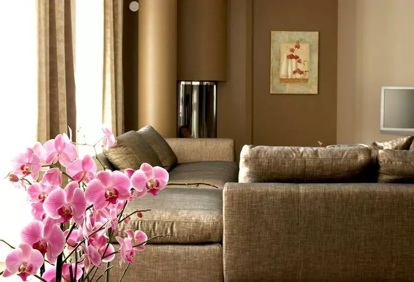 Royal Square Hotel & Suites