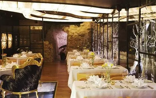 Royal Square Hotel & Suites