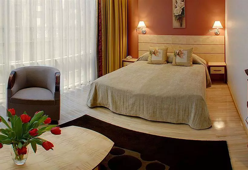 Royal Square Hotel & Suites