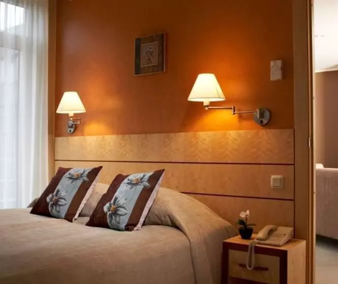 Royal Square Hotel & Suites