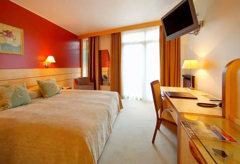 Royal Square Hotel & Suites