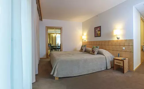 Royal Square Hotel & Suites