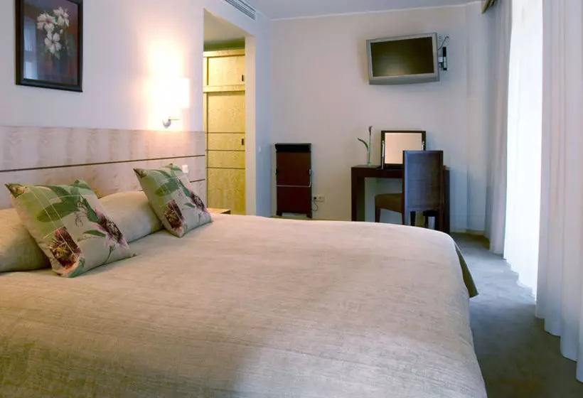 Royal Square Hotel & Suites