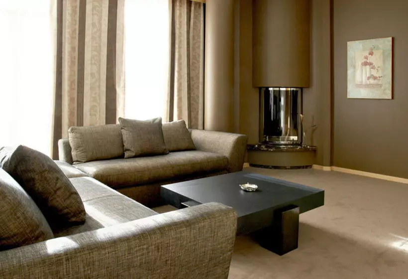 Royal Square Hotel & Suites