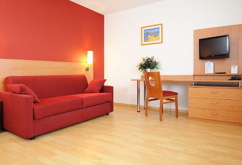 Отель Sejours & Affaires Grenoble Marie Curie