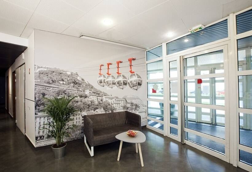 Отель Sejours & Affaires Grenoble Marie Curie