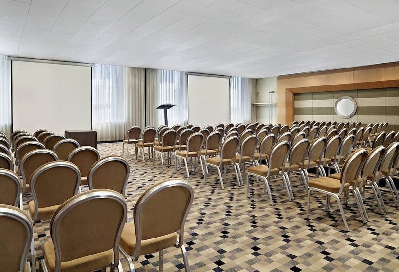 ホテル Sheraton Brussels Airport