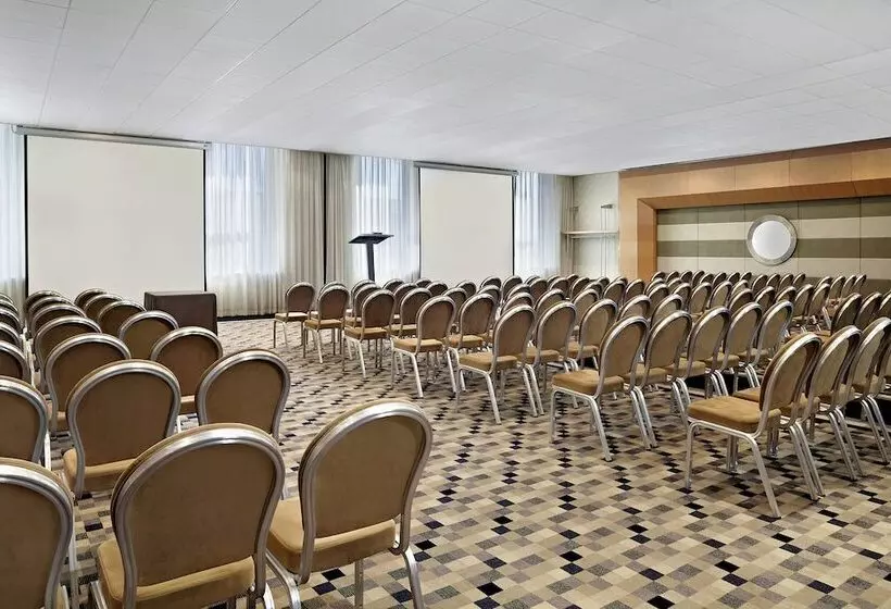 ホテル Sheraton Brussels Airport