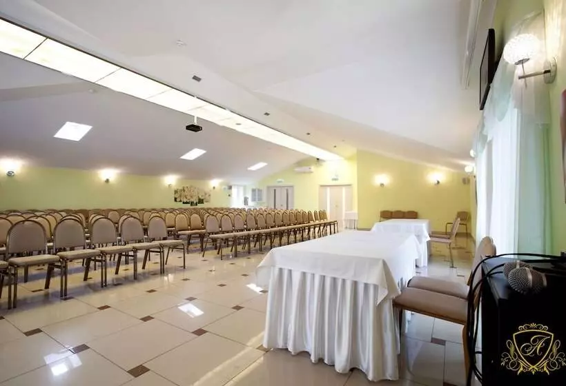 Hotelli Aleksandriya Peterhof