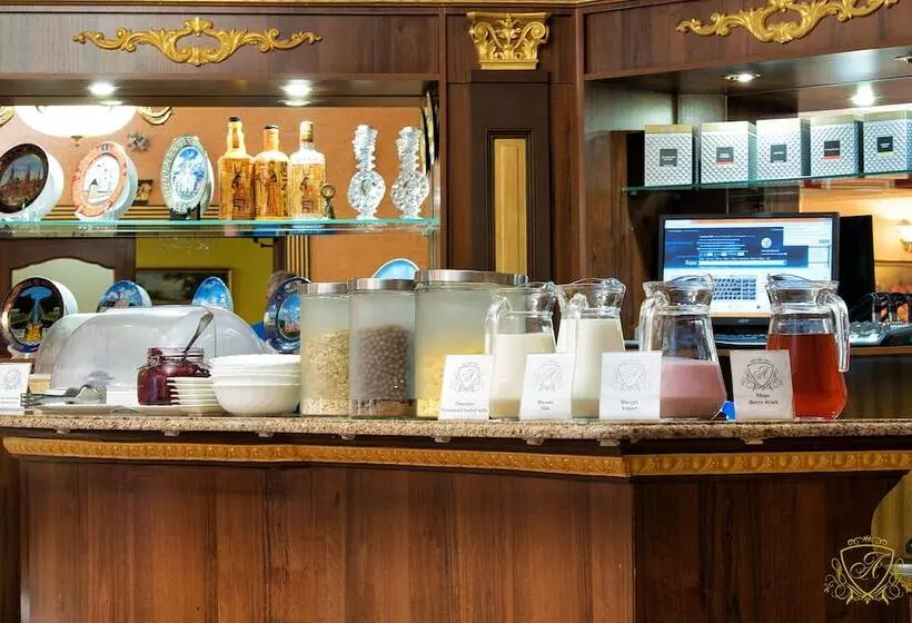 Hotelli Aleksandriya Peterhof