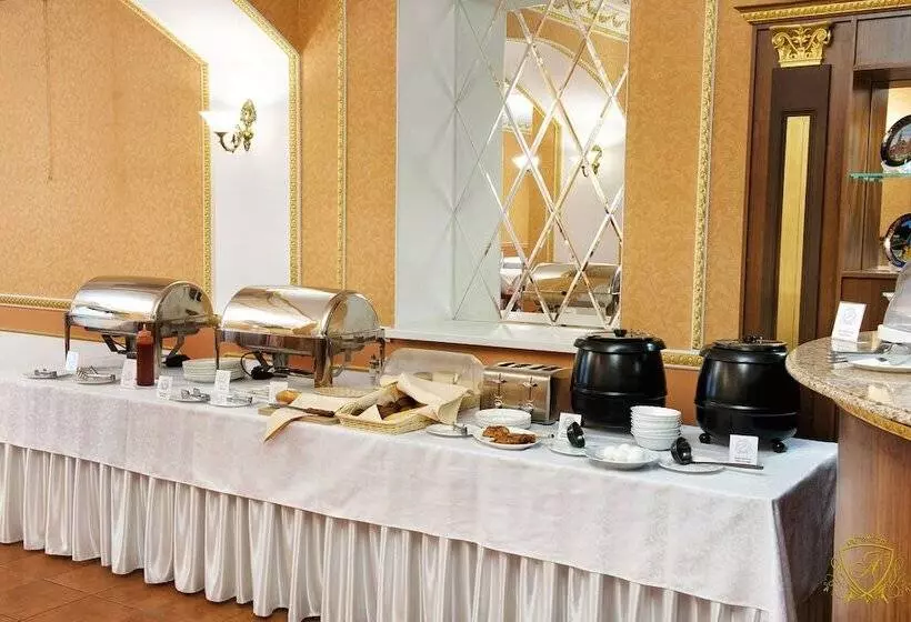 Hotelli Aleksandriya Peterhof