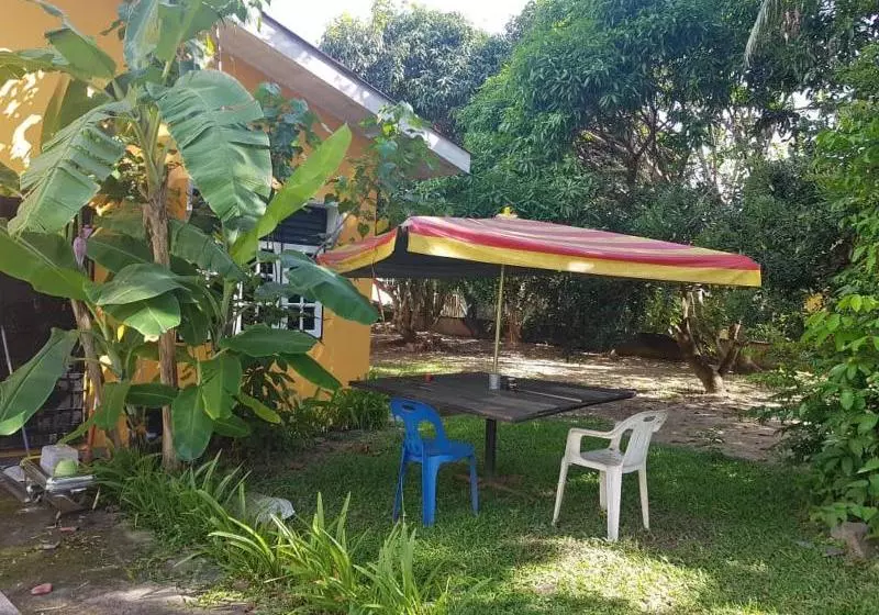 هتل Bobi's Cafe & Lodge Cenang Beach