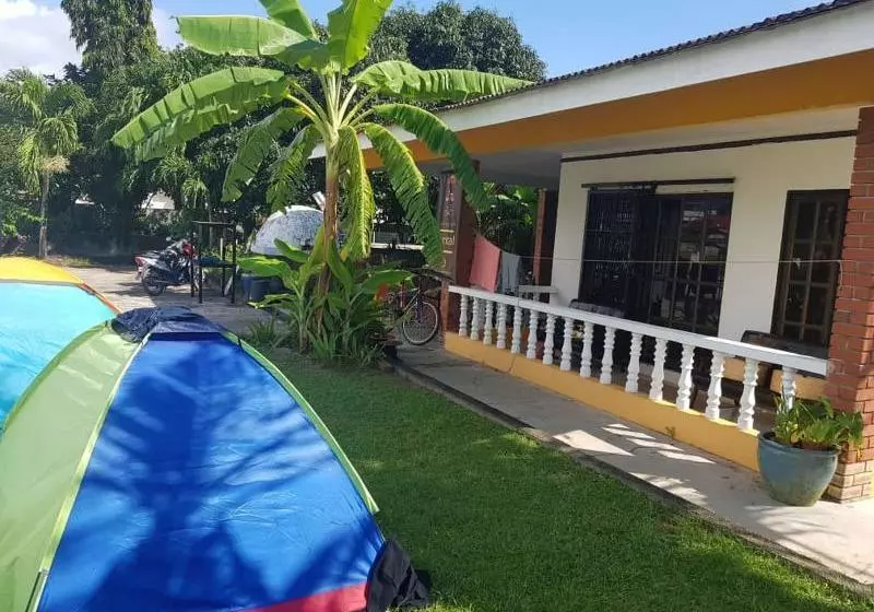 هتل Bobi's Cafe & Lodge Cenang Beach