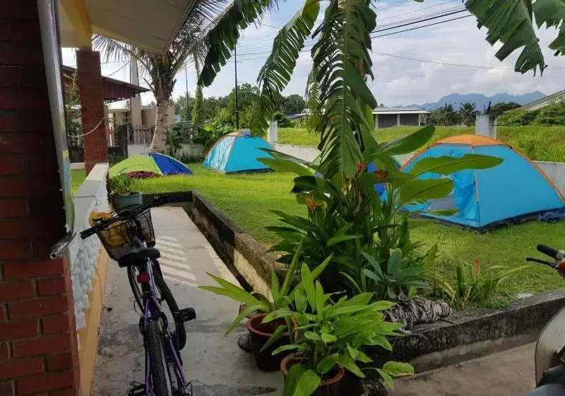 هتل Bobi's Cafe & Lodge Cenang Beach