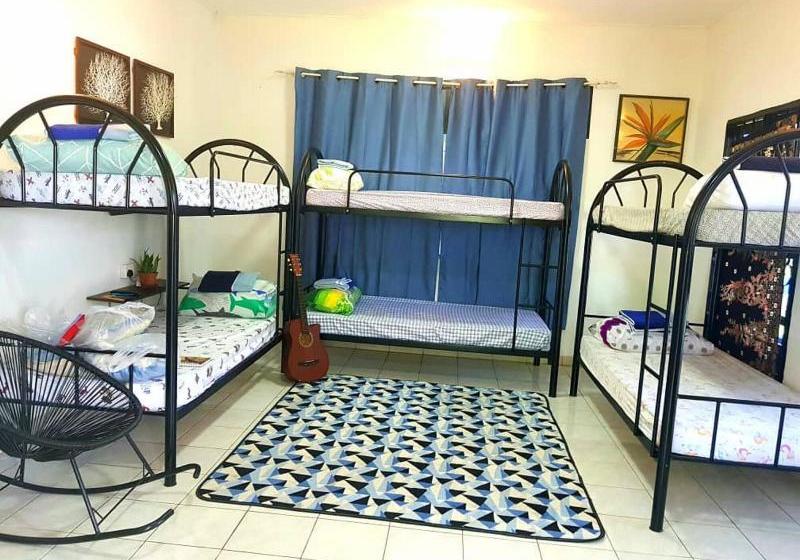 فندق Bobi's Cafe & Lodge Cenang Beach