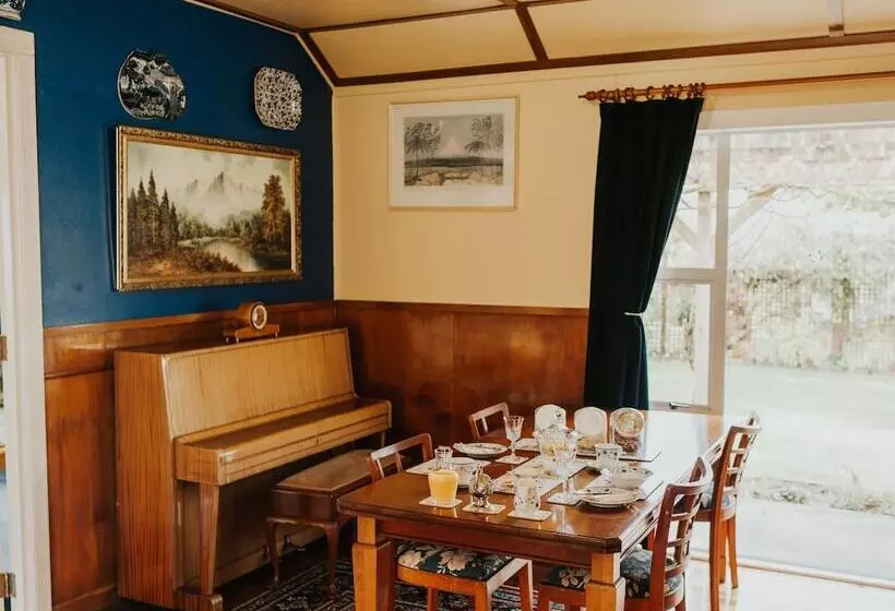 ホテル Tongariro Crossing Lodge
