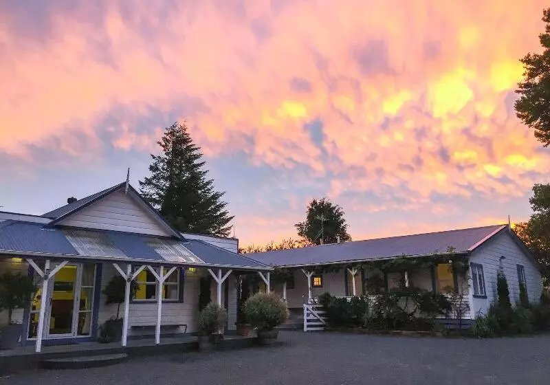 ホテル Tongariro Crossing Lodge