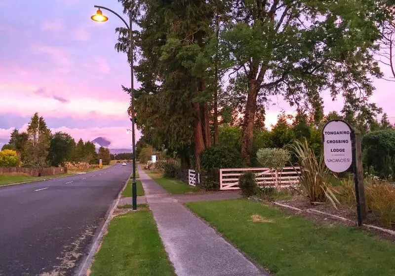 ホテル Tongariro Crossing Lodge