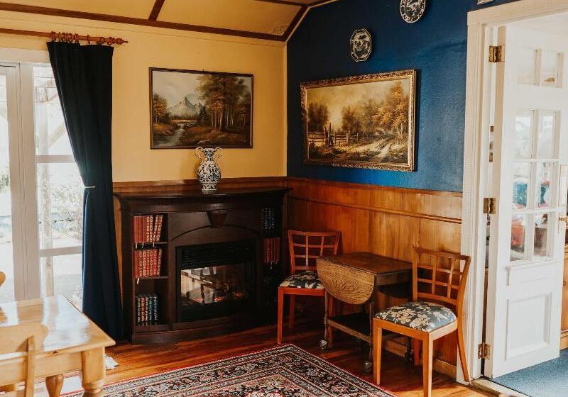 בית מלון כפרי Tongariro Crossing Lodge