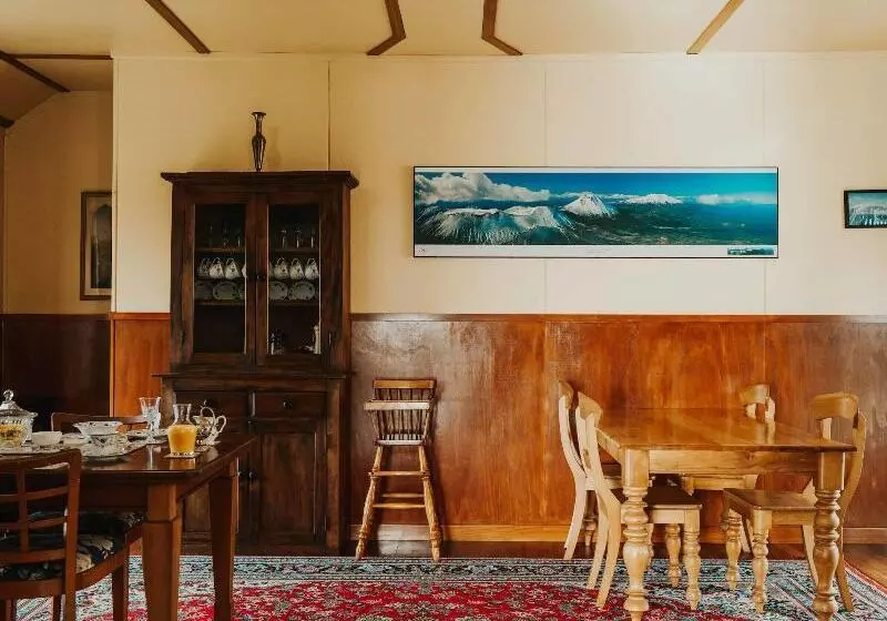 ホテル Tongariro Crossing Lodge