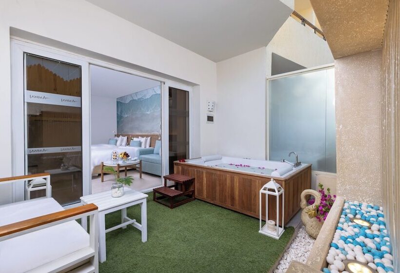 هتل Amwaj Oyoun Resort & Casino