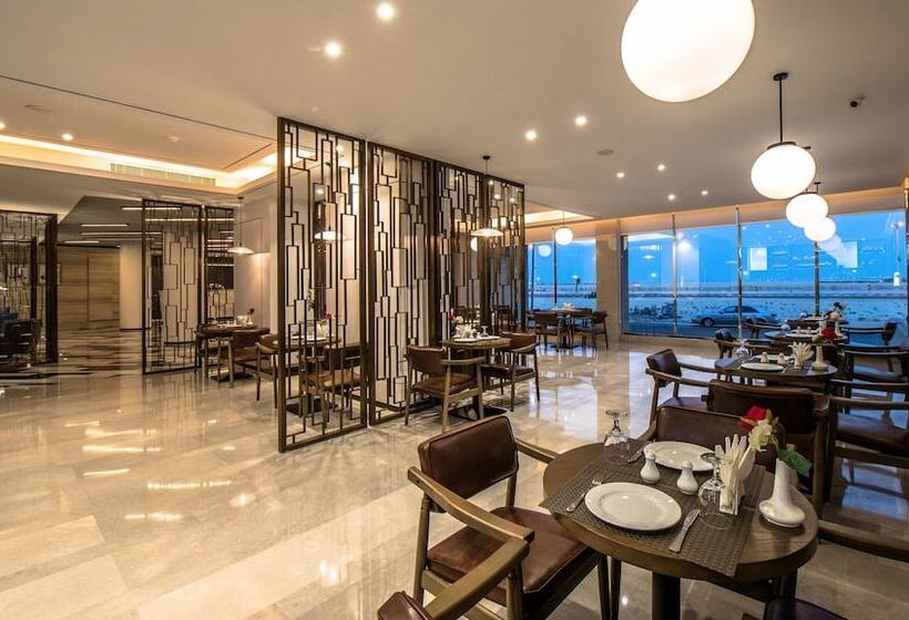 Отель Boudl Al Corniche