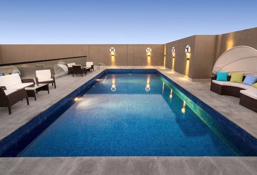 Отель Boudl Al Corniche