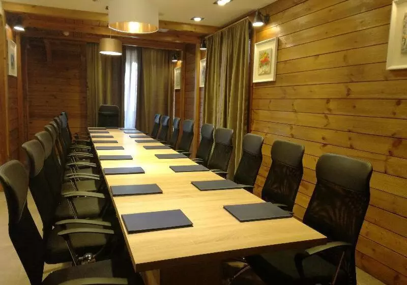 هتل Four Points By Sheraton Kolasin