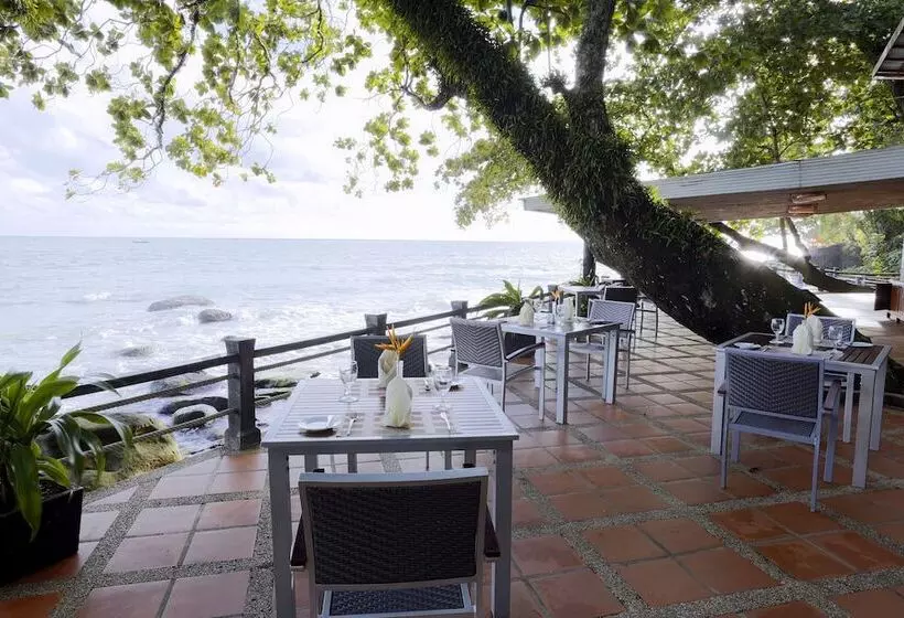 Independence Hotel Resort & Spa