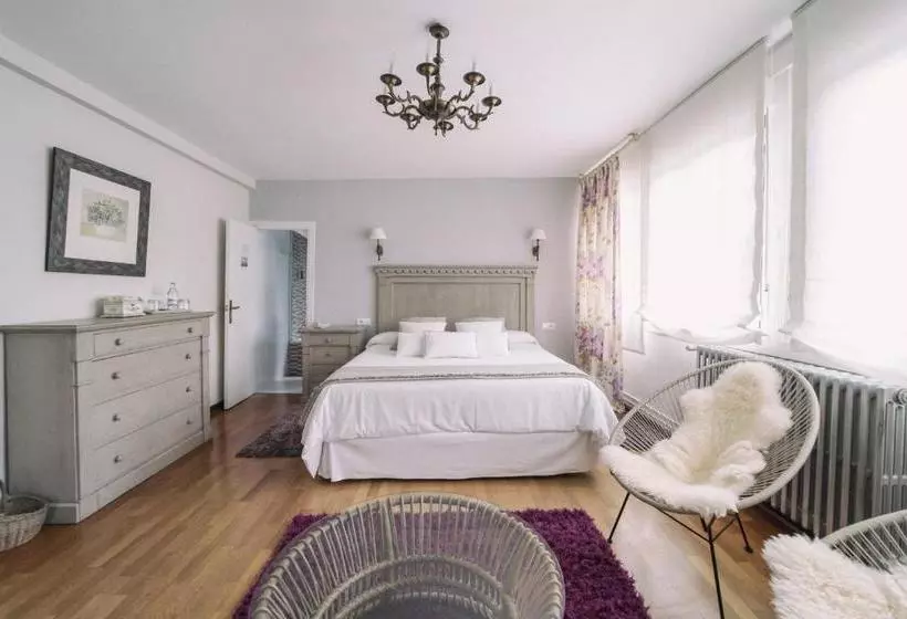 هتل La Casona De Amandi