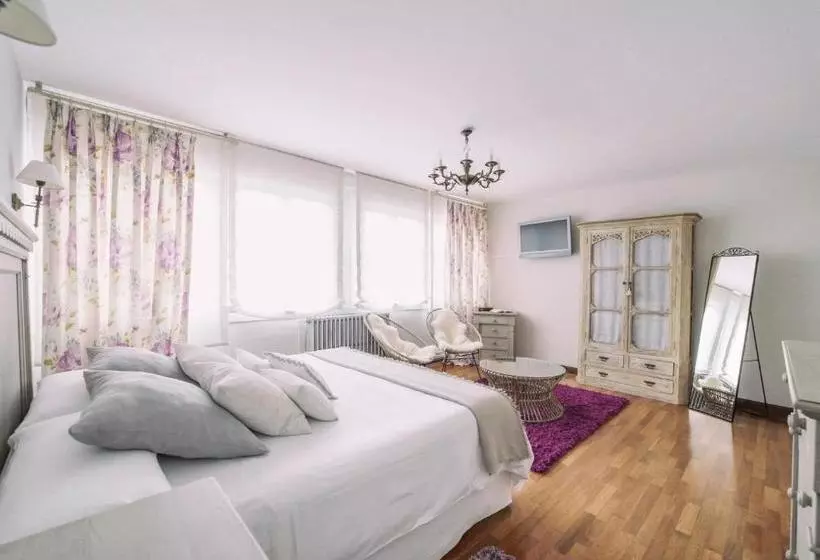 هتل La Casona De Amandi