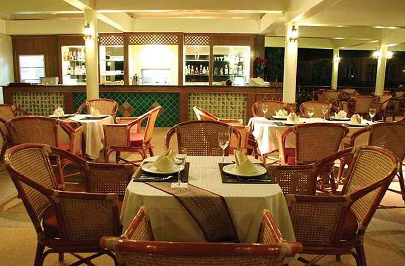 בית מלון כפרי Lanta Casuarina Beach Resort   Sha Plus