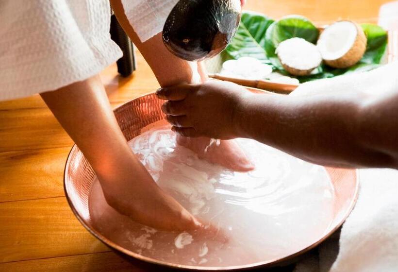 فندق Likuliku Lagoon Resort   Adults Only