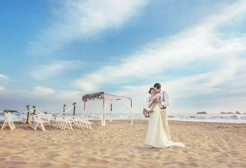 אתר נופש Park Royal Beach Ixtapa All Inclusive