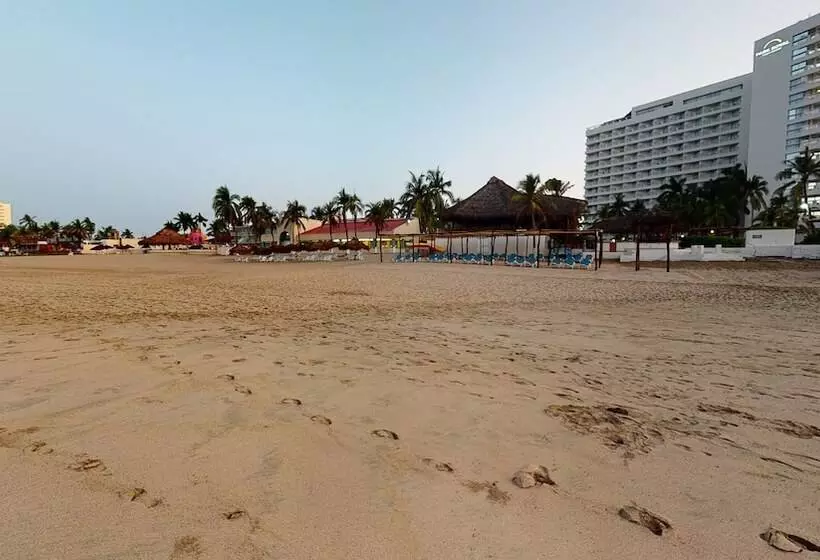אתר נופש Park Royal Beach Ixtapa All Inclusive